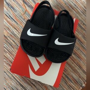 Brand New Size 5c Infant Nike Slippers